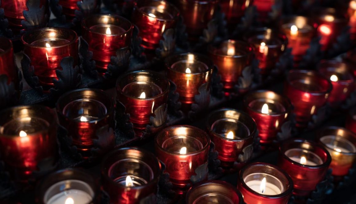 votive-candles-on-table-4069547