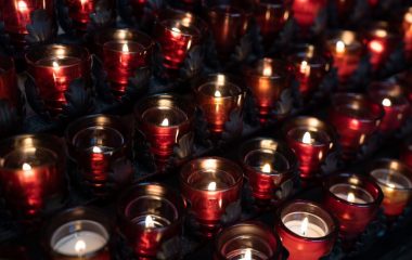 votive-candles-on-table-4069547